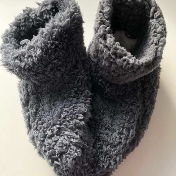 Grey fuzzy shoes - Picture 1 of 4